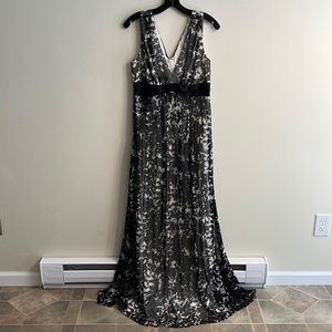 Max and Cleo black and white floral gown size 6 NEW/never worn